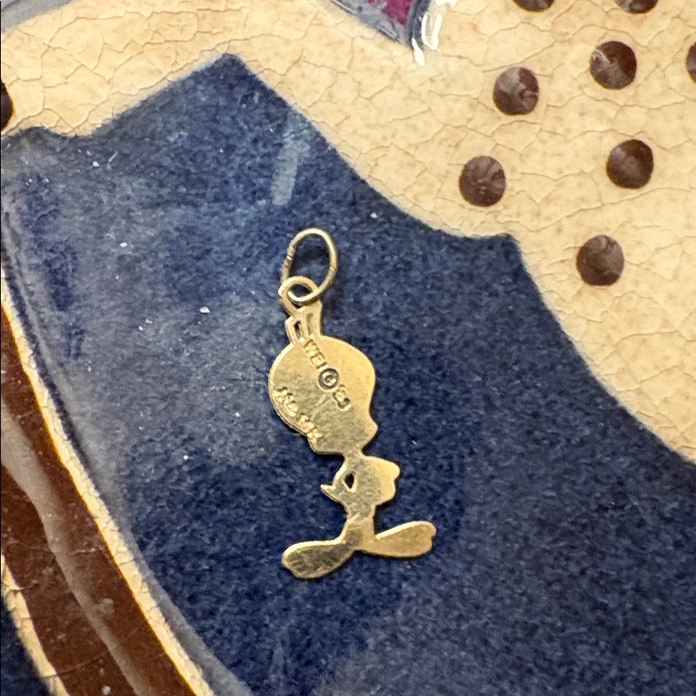 14k gold Tweety Pie Pendant - Picture 3 of 5